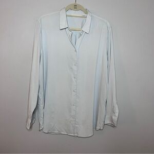 Uniqlo Light Blue Soft Smooth Fabric Button Up Women’s Shirt Size XL EUC